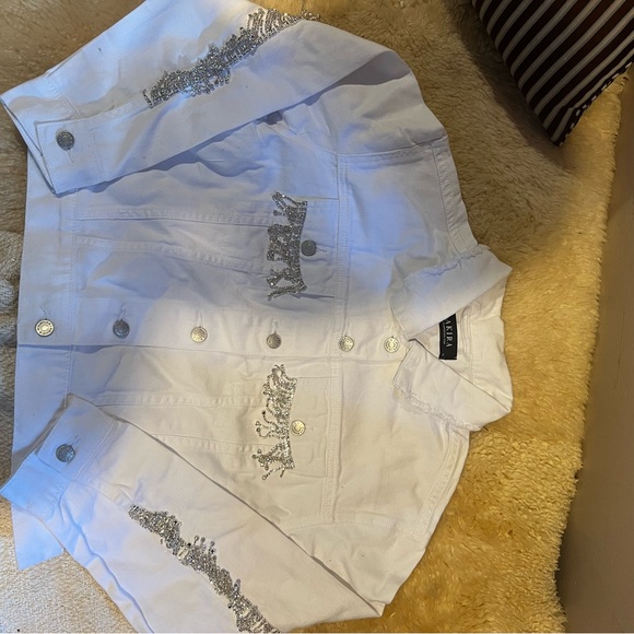 Brand New!! White Denim Rhinestone Fringed Trimmed Denim Jacket - Picture 8 of 8